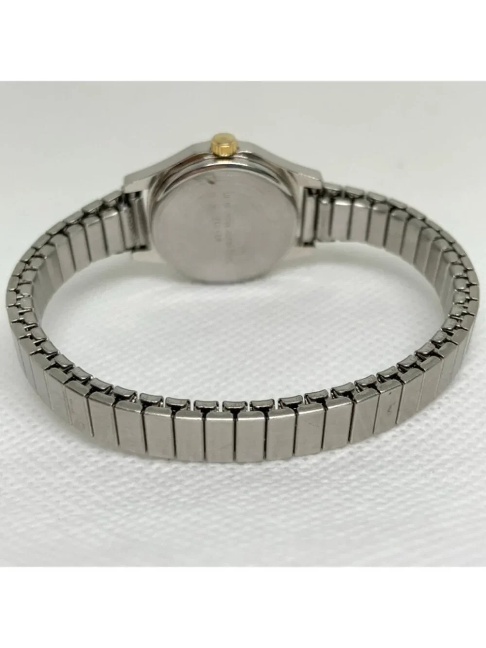 vintage Quartex quartz women watch 22mm two tone stretch band size 5.7” running